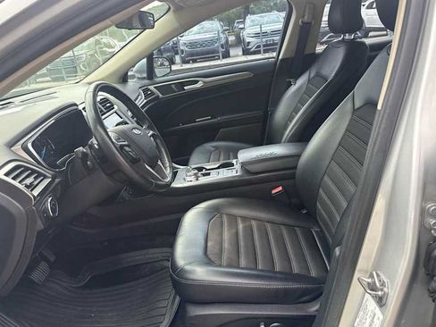 Used 2017 Ford Fusion SE w/ Equipment Group 201A FWD image 15