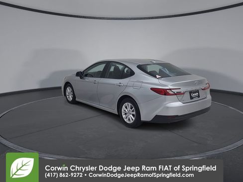 Used 2025 Toyota Camry LE image 11