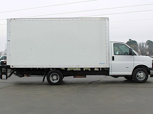 Used 2023 Chevrolet Express 3500 w/ Power Convenience Package image 7