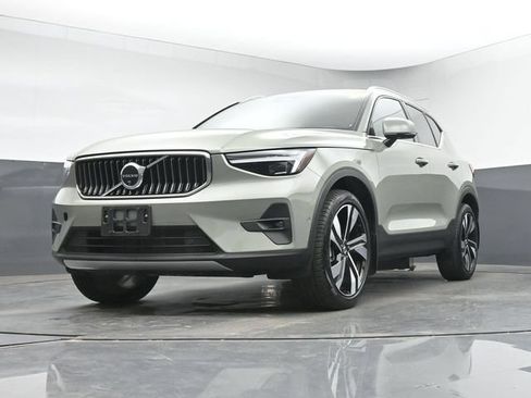 Used 2025 Volvo XC40 B5 Ultra w/ Climate Package AWD/4WD image 13