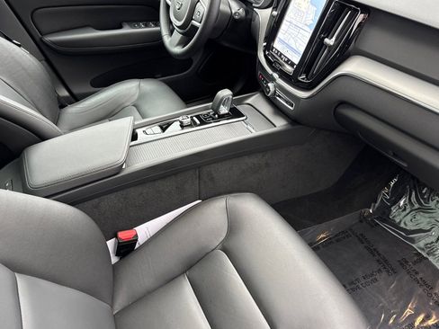 Used 2025 Volvo XC60 B5 Core w/ Protection Package Premier image 17