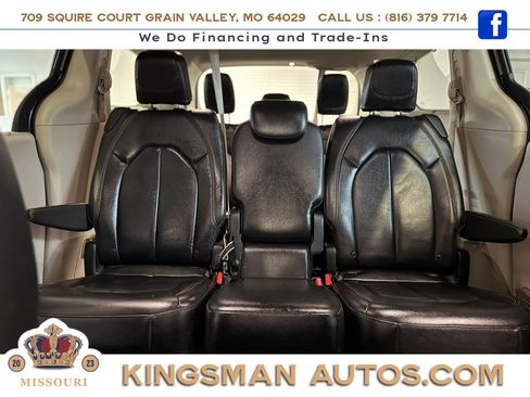 Used 2017 Chrysler Pacifica Touring-L w/ Tire & Wheel Group FWD image 30