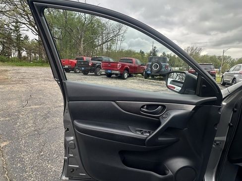 Used 2021 Nissan Rogue Sport S image 11