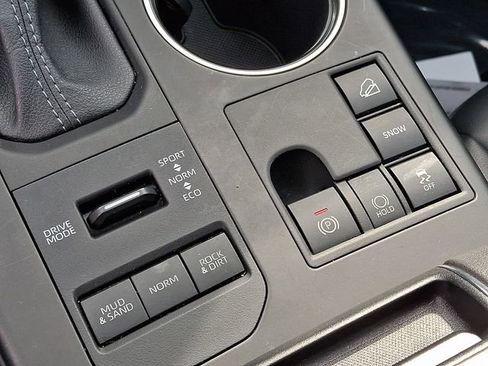 Used 2023 Toyota Highlander XLE image 27