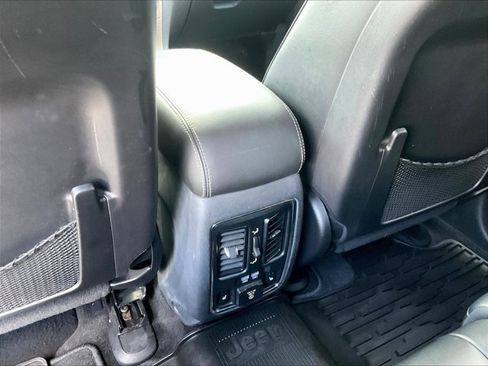 Used 2015 Jeep Grand Cherokee Overland AWD/4WD image 21