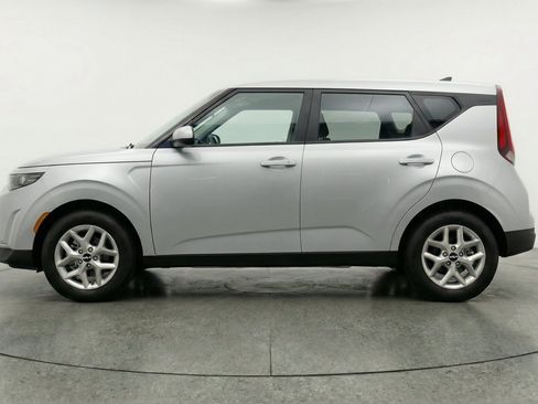 Used 2025 Kia Soul LX w/ LX Technology Package FWD image 5