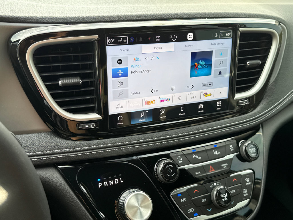 New 2027 Chrysler Pacifica Select FWD image 24