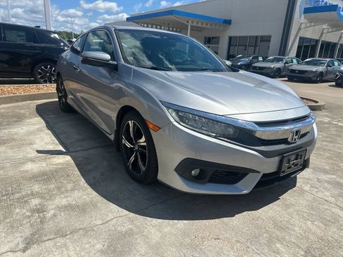 Used 2018 Honda Civic Touring image 7