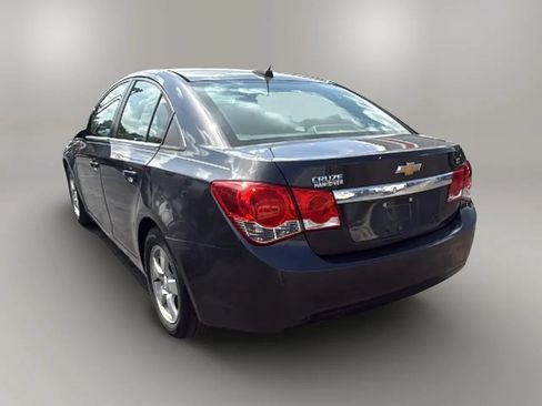 Used 2016 Chevrolet Cruze LT w/ Technology Package FWD image 3