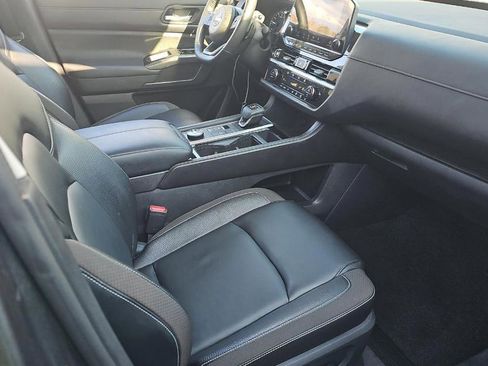 Used 2022 Nissan Pathfinder SL w/ SL Premium Package image 11