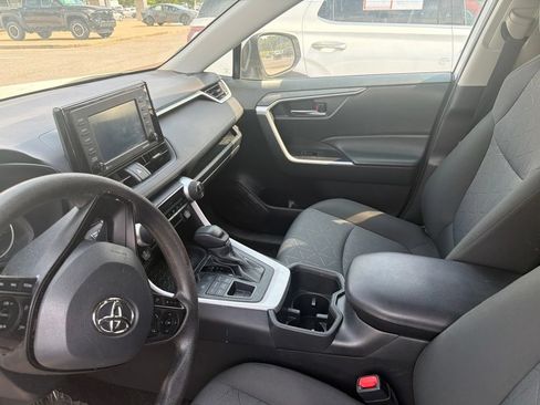 Used 2022 Toyota RAV4 XLE AWD/4WD image 4