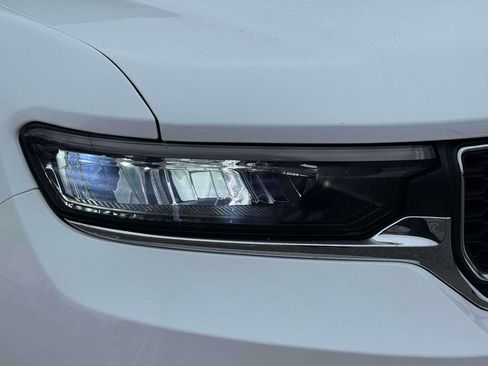 Used 2023 Jeep Grand Cherokee Laredo image 10