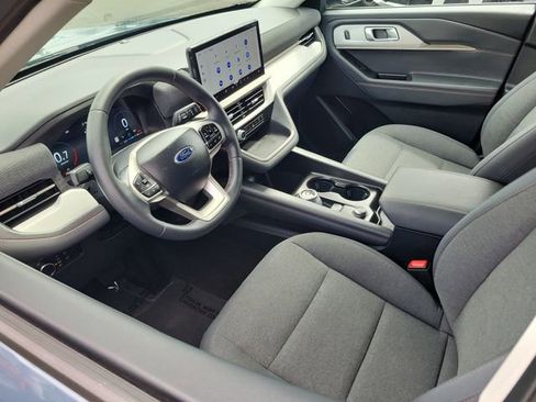 Used 2026 Ford Explorer Active RWD image 3