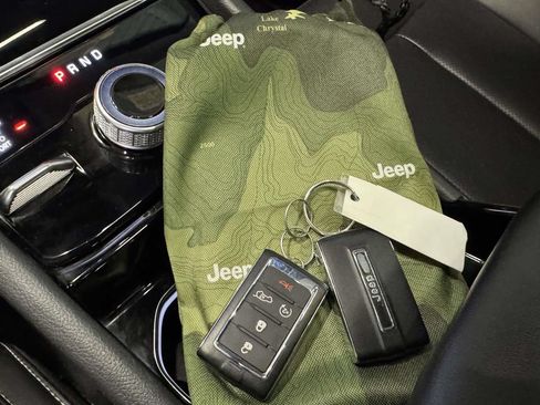 Used 2023 Jeep Grand Cherokee L Limited w/ Luxury Tech Group II AWD/4WD image 32