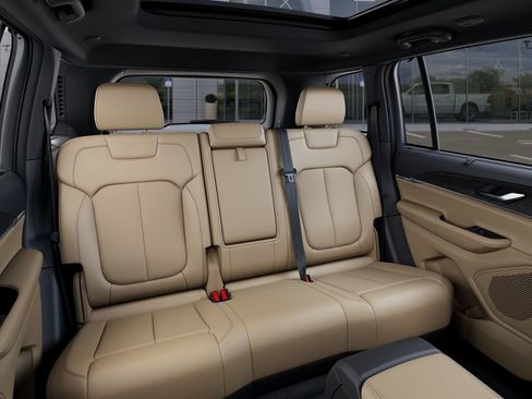 New 2025 Jeep Grand Cherokee Limited w/ Luxury Tech Group II AWD/4WD image 16
