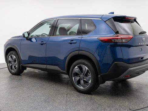 Used 2025 Nissan Rogue SV FWD image 6