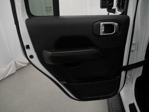 Used 2024 Jeep Wrangler Unlimited Sahara w/ Technology Group AWD/4WD image 38