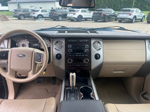 Used 2014 Ford Expedition XLT w/ Equipment Group 202A AWD/4WD image 14