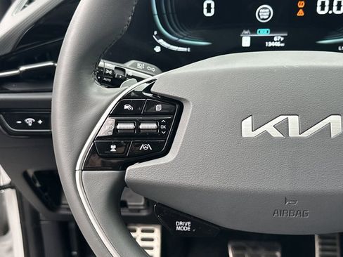 Used 2023 Kia Niro EX Touring image 29