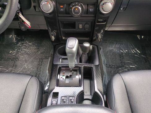 Used 2019 Toyota 4Runner TRD Off-Road Premium AWD/4WD image 19
