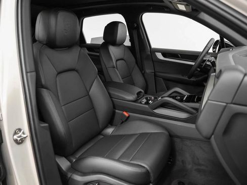 New 2025 Porsche Cayenne image 47