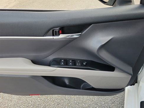 Used 2020 Toyota Camry LE image 13