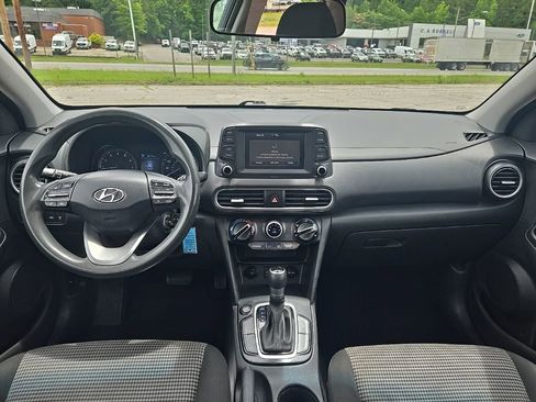 Used 2020 Hyundai Kona SE FWD image 2