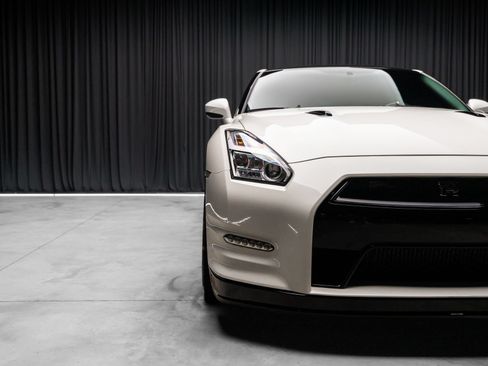Used 2015 Nissan GT-R Premium AWD/4WD image 19