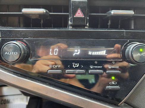 Used 2021 Toyota Camry SE FWD image 20