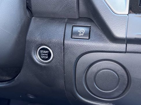 Used 2025 Nissan Frontier SV w/ SV Convenience Package RWD image 15