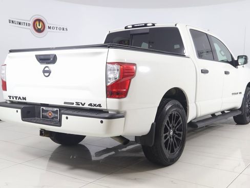 Used 2019 Nissan Titan SV w/ SV Convenience Package image 3