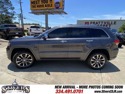 Used 2017 Jeep Grand Cherokee Overland w/ Jeep Active Safety Group AWD/4WD image 39