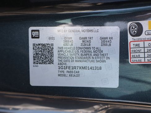 Used 2021 Chevrolet Camaro LT w/ Technology Package image 12