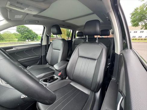 Certified 2022 Volkswagen Tiguan SE w/ Panoramic Sunroof Package AWD/4WD image 11