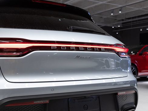 Certified 2026 Porsche Macan AWD/4WD image 30