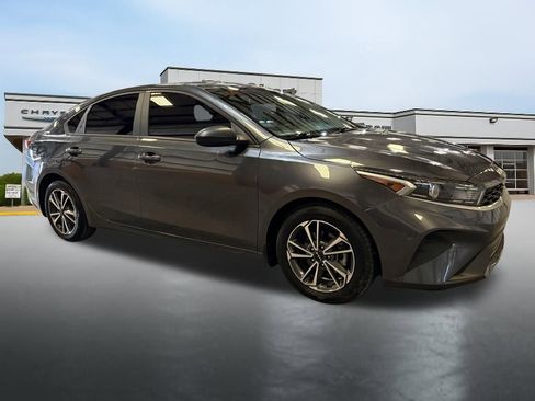 Used 2022 Kia Forte LXS image 7