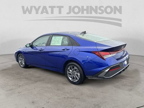 Used 2024 Hyundai Elantra SEL FWD image 3