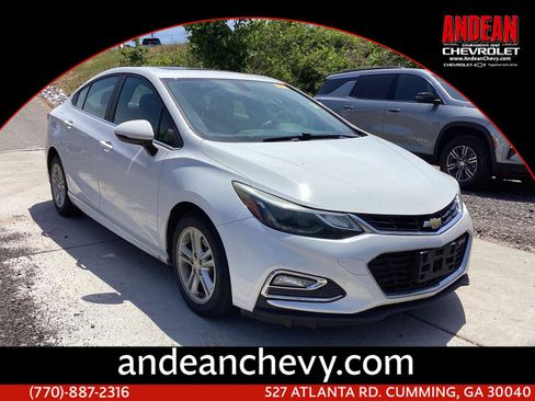 Used 2018 Chevrolet Cruze LT w/ Sun And Sound Package FWD image 1