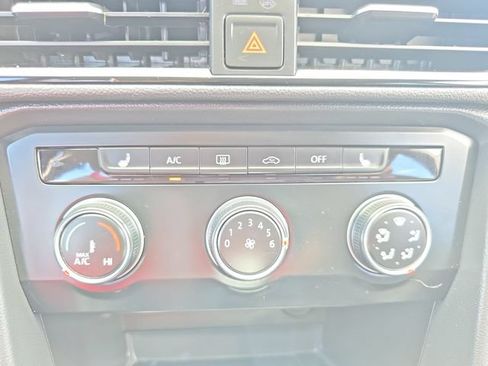 Used 2022 Volkswagen Taos SE AWD/4WD image 23