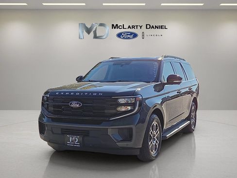 Used 2025 Ford Expedition Active AWD/4WD image 2