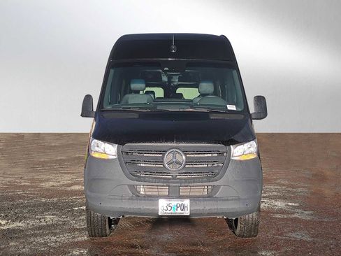 Used 2024 Mercedes-Benz Sprinter 2500 image 8