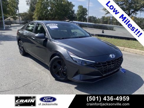 Used 2023 Hyundai Elantra SEL w/ Preferred Accessory Package image 1