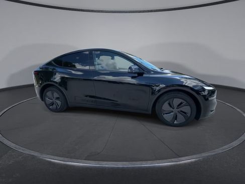 Used 2026 Tesla Model Y 2WD image 9