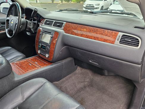Used 2008 Chevrolet Tahoe LTZ w/ LTZ Preferred Equipment Group image 31
