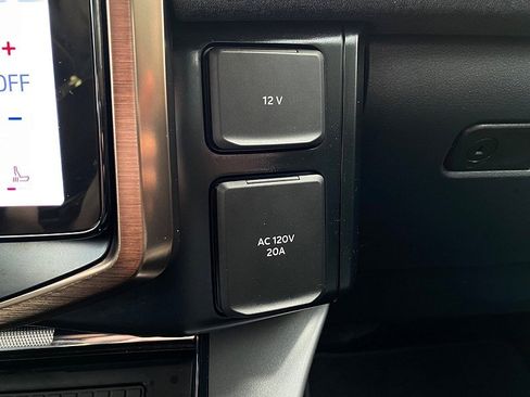 Used 2023 Ford F150 Lightning Lariat image 58