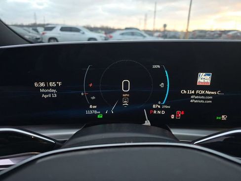 Used 2024 Cadillac Lyriq Luxury AWD/4WD image 14