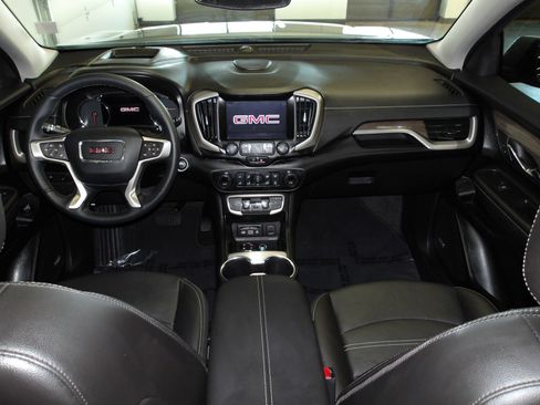 Used 2024 GMC Terrain Denali w/ Denali Premium Package AWD/4WD image 12
