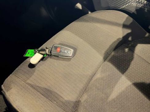 Used 2019 Toyota C-HR XLE FWD image 32