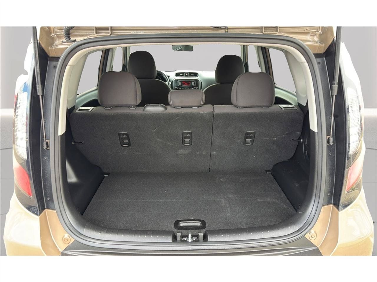Used 2016 Kia Soul FWD image 28