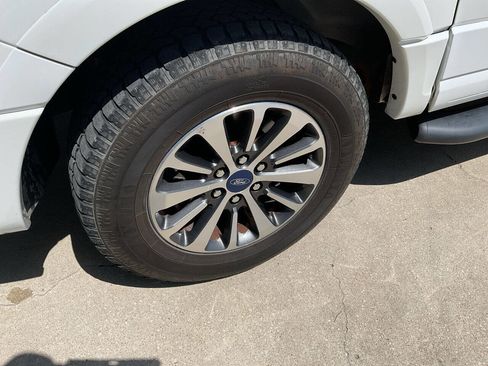 Used 2015 Ford Expedition EL XLT image 10